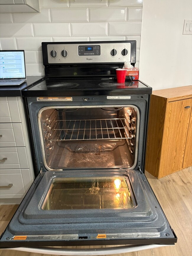 Building Photo - 6 Miracle Trl