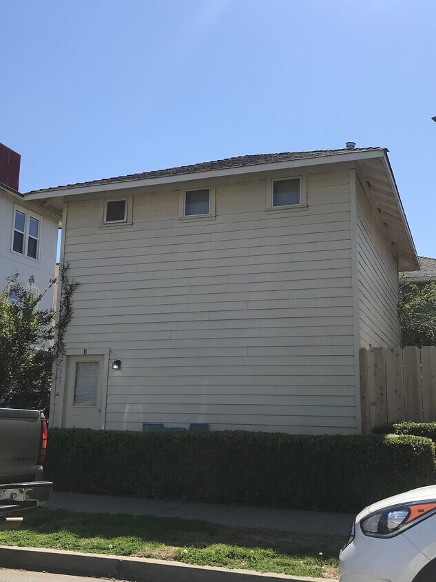 Building Photo - 2373 England St