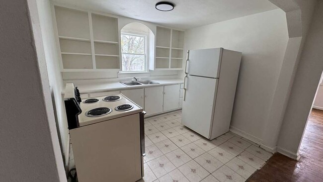 Building Photo - 519 W 2nd St