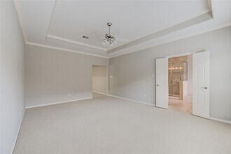 Building Photo - 11623 Royal Oaks Crossing