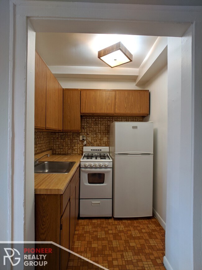 Foto del edificio - 739 W Belmont Ave