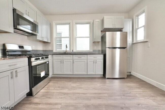 Foto del edificio - 282 Woodside Ave