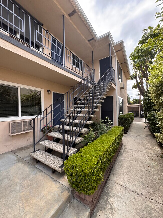 Apartamento en el segundo piso - 1016 Western Ave