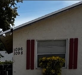 Building Photo - 1096 Oleander Rd