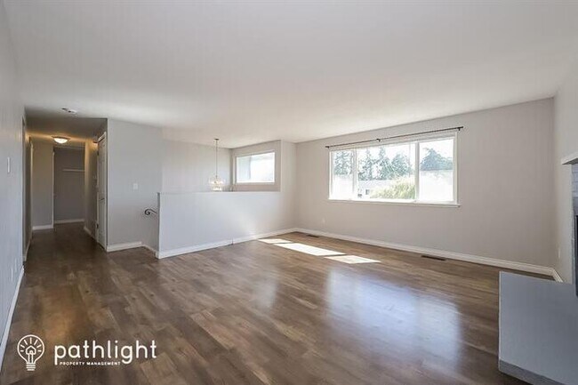Building Photo - 720 NW Hyak Drive, Oak Harbor, WA, 98277