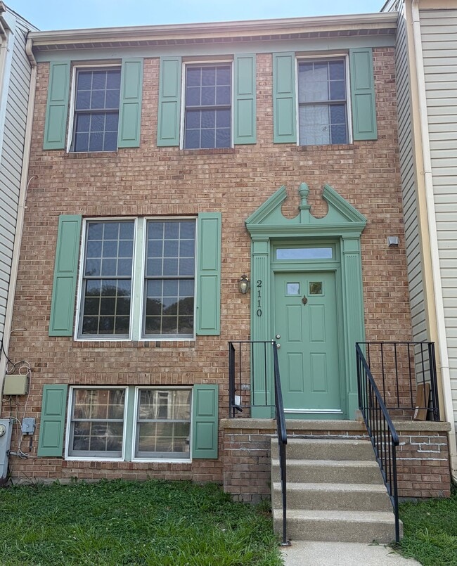 Building Photo - 2110 Commodore Ct