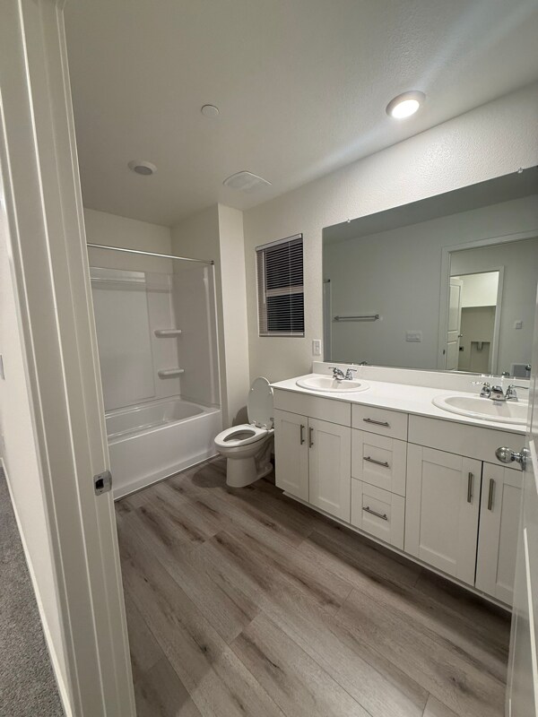 Building Photo - 874 Pico Pl