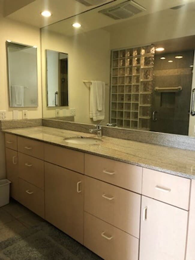 Building Photo - 1810 Avenida Del Mundo