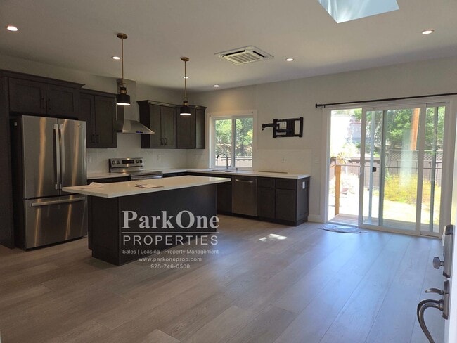 Building Photo - 1540 Westwood Ct