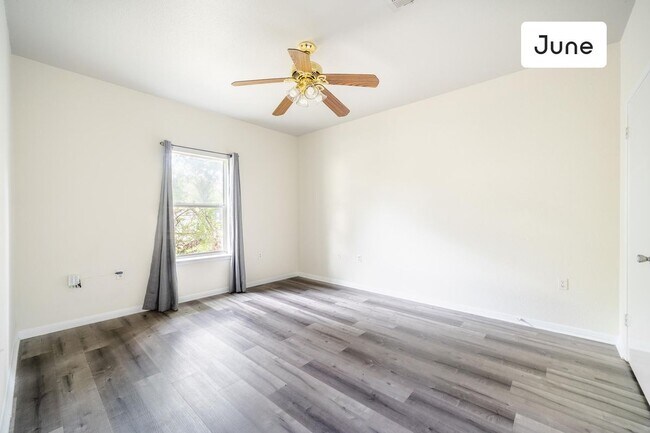 Foto del edificio - ROOM ONLY in 4-bed/2.0-bath Home