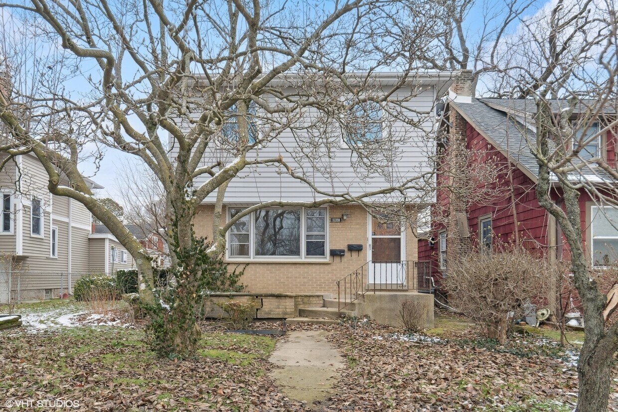 Primary Photo - 2490 Green Bay Rd
