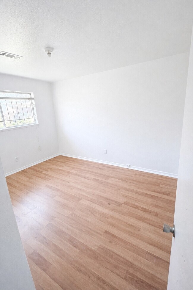 Foto del edificio - 10818 Long Gate Dr