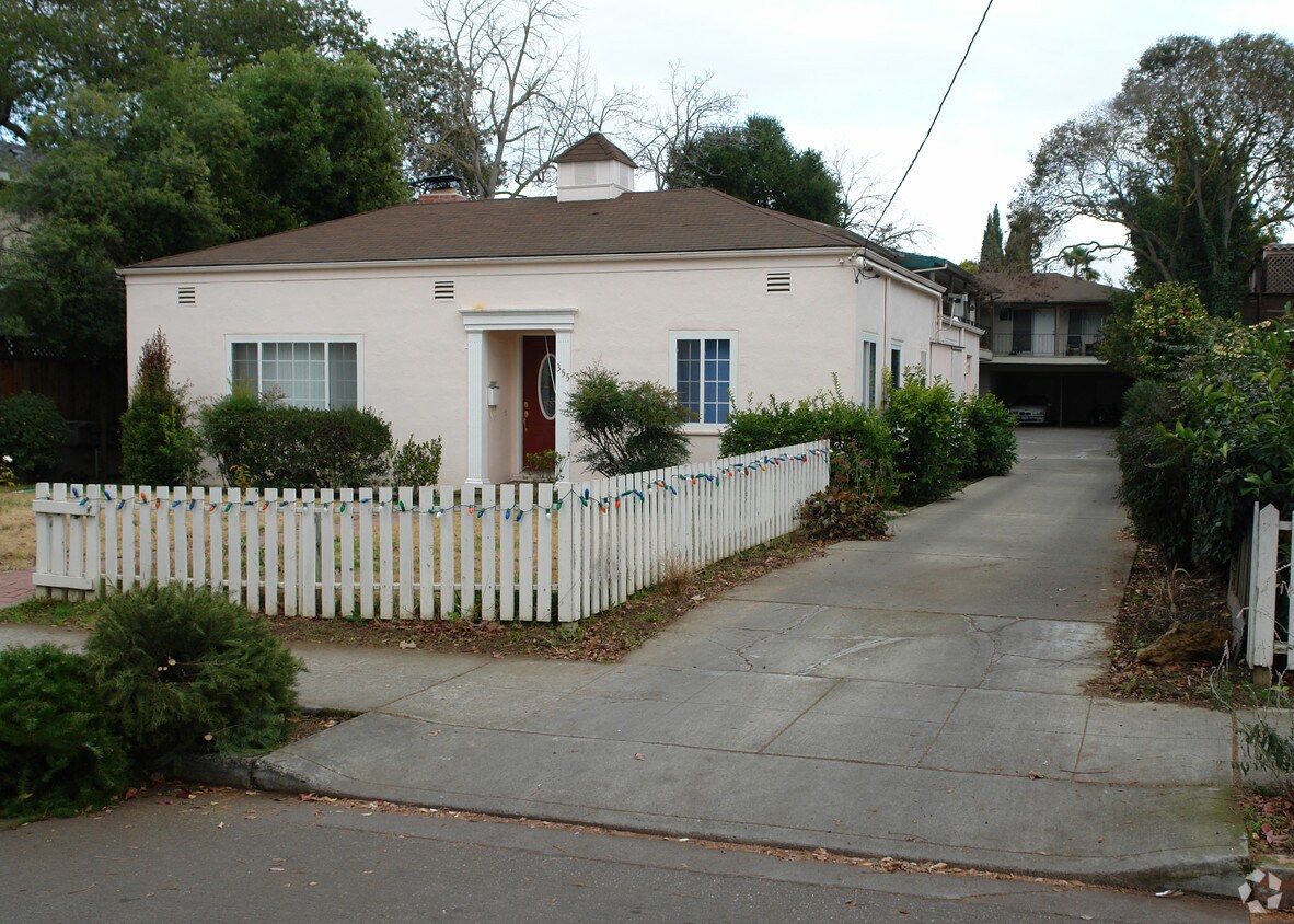 Building Photo - 355 Mariposa Ave