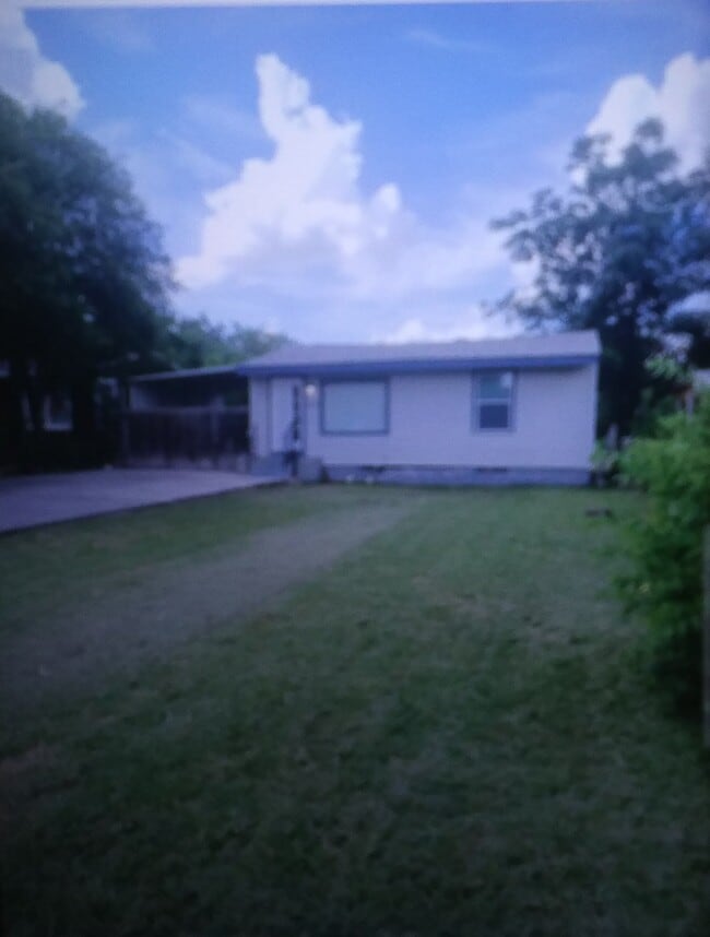Building Photo - 2319 Basse Rd
