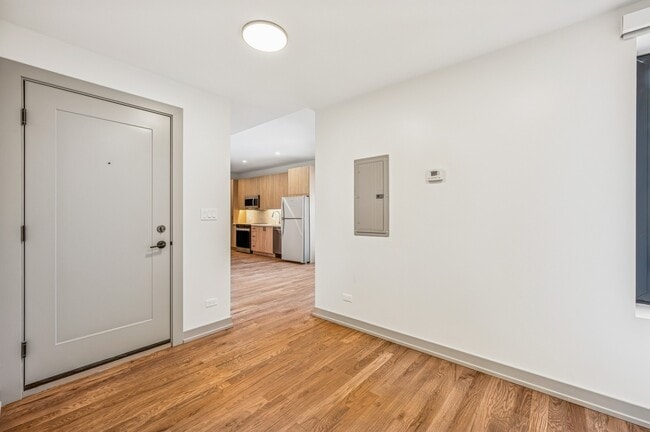 Building Photo - 1337 W Estes Ave