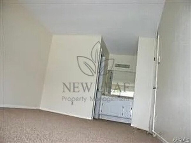 Foto del edificio - Charming 2-Bedroom Condo in North Pomona – Prime Location!