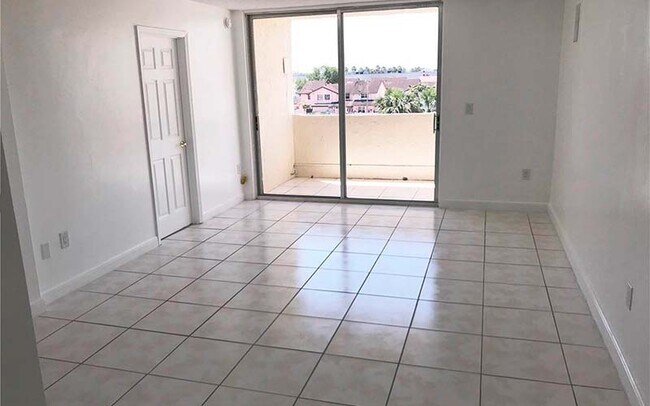 Foto del edificio - 10000 NW 80th Ct
