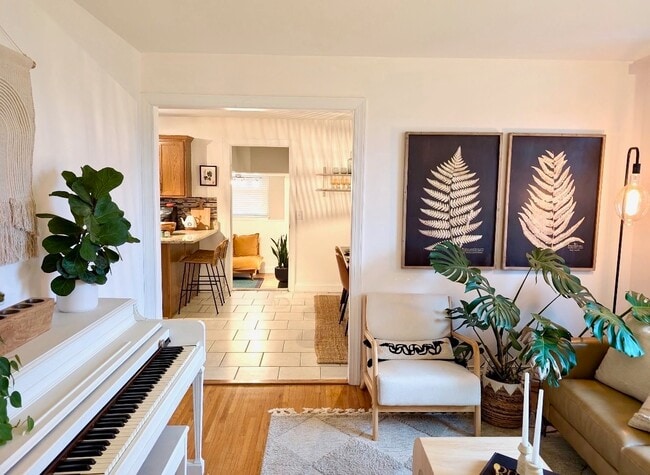 Building Photo - 2000 Upland Dr