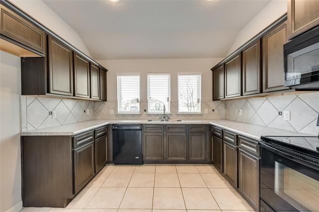 Foto del edificio - 4660 Elderberry St