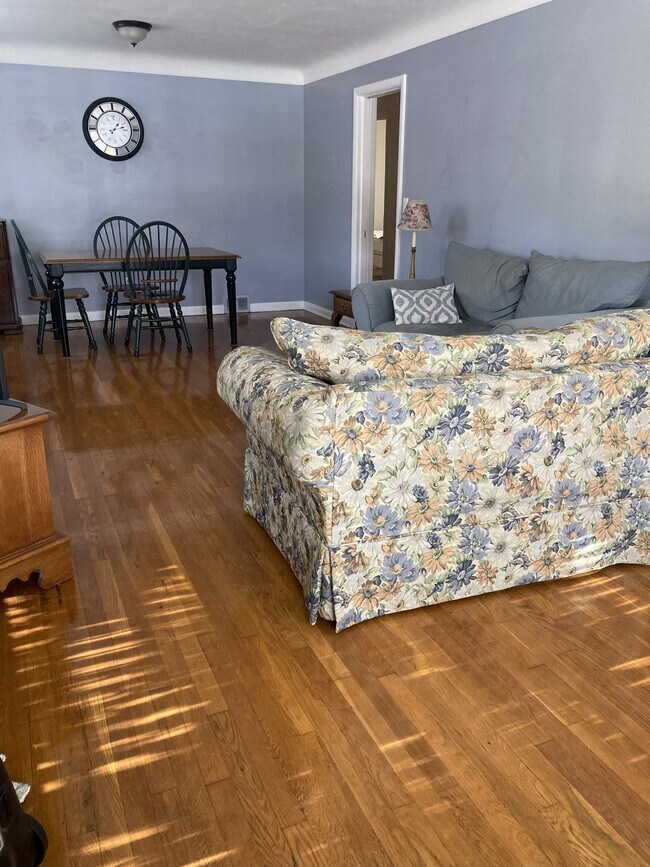 Sala de estar - 19562 Hilliard Blvd