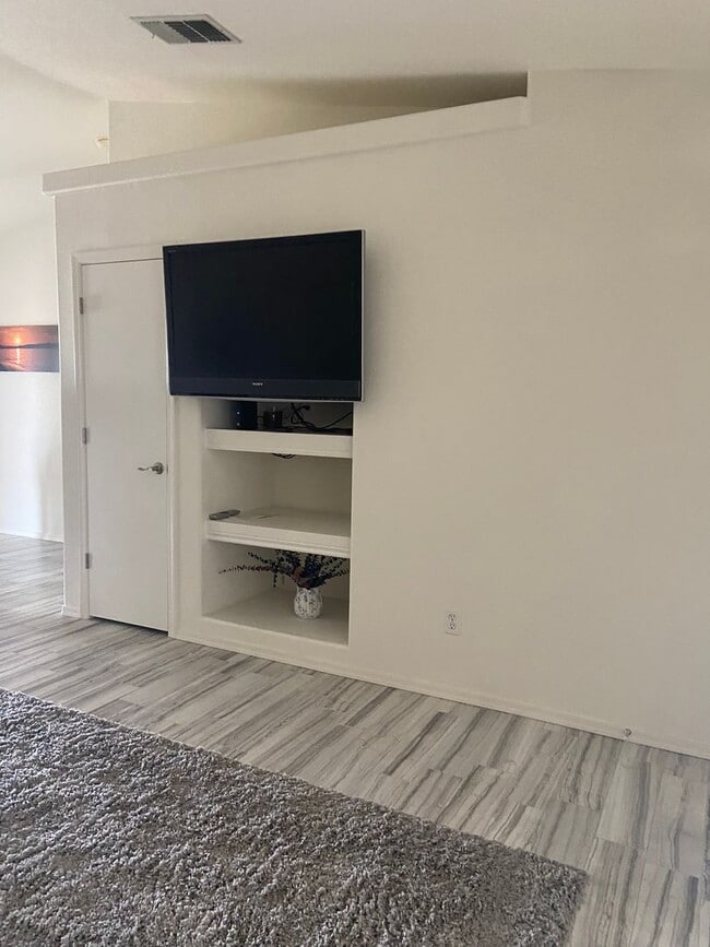 Foto del edificio - Furnished Home - Available April through N...