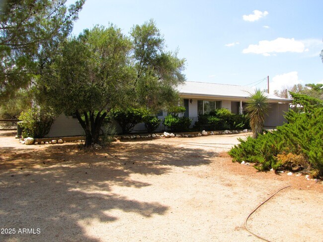 Building Photo - 1516 Hummingbird Ln