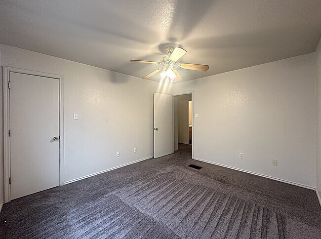 Building Photo - 1610 Aztec Trce
