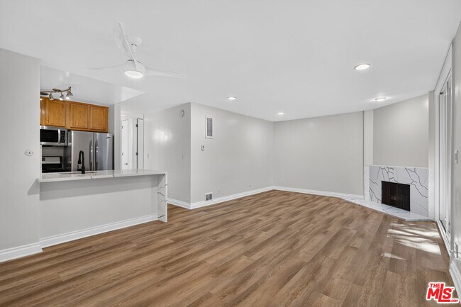 Foto del edificio - 6305 Green Valley Cir