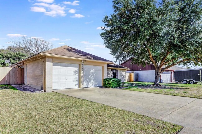 Foto del edificio - 8227 Gulfwood Ln