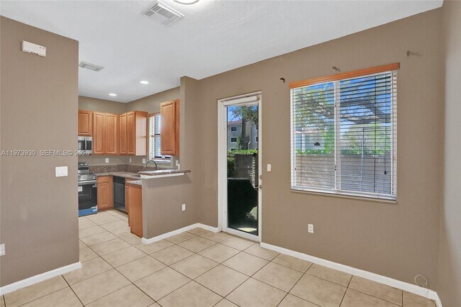 Foto del edificio - 21005 NW 14th Pl