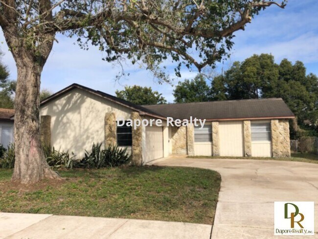 Building Photo - 3 Bed, 2 Bath, NEW Tile Floors, Fenced Yar...