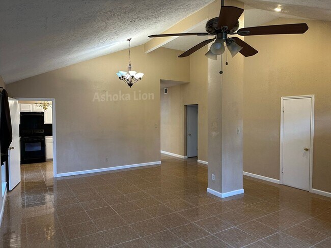 Building Photo - Beautiful 4 bedroom 2 bath home for rent