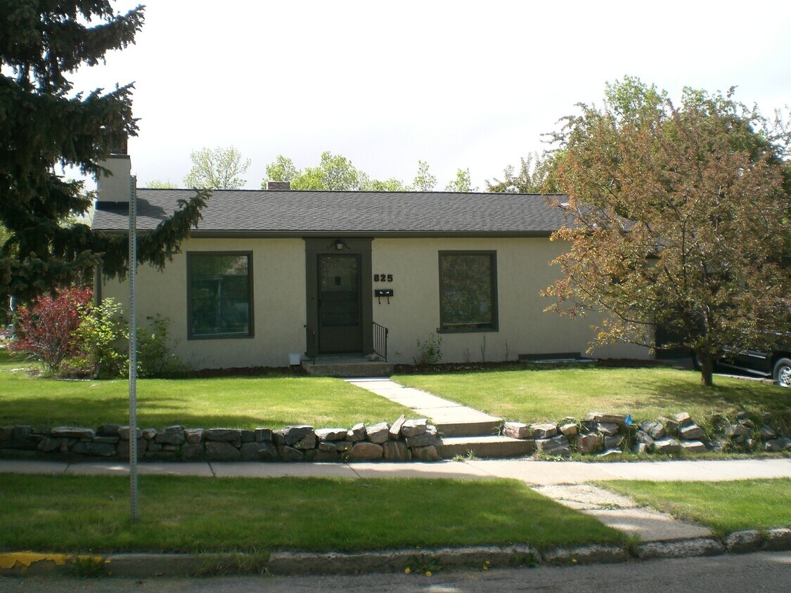 Primary Photo - Charming 4 bedroom Home