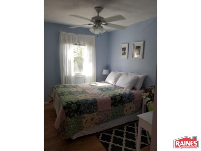 Foto del edificio - 1652 Grissom Ln