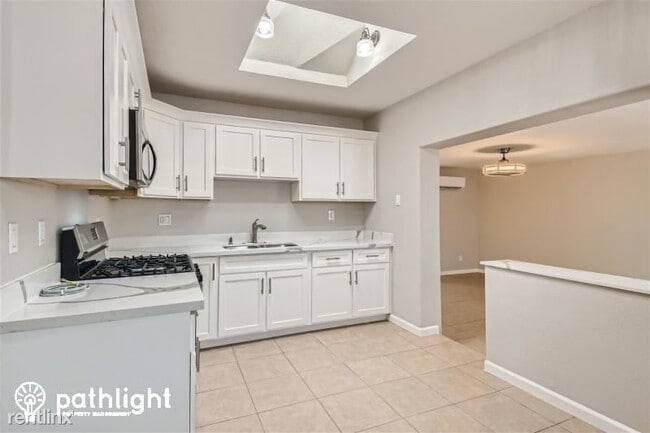 Building Photo - 3 br, 1 bath House - 1423 E Cholla St UNIT
