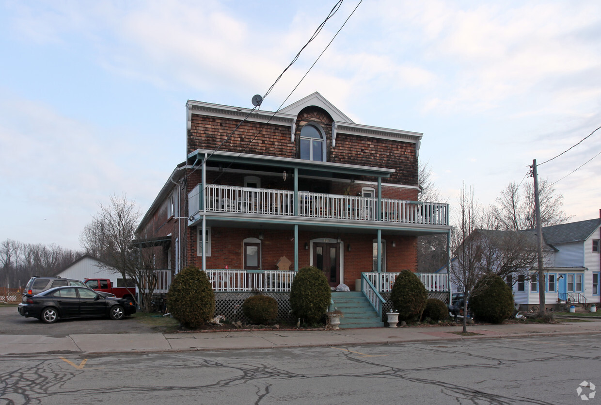 Building Photo - 8709 Main St