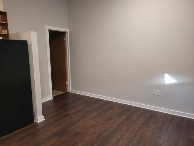 Building Photo - 104 N Water St