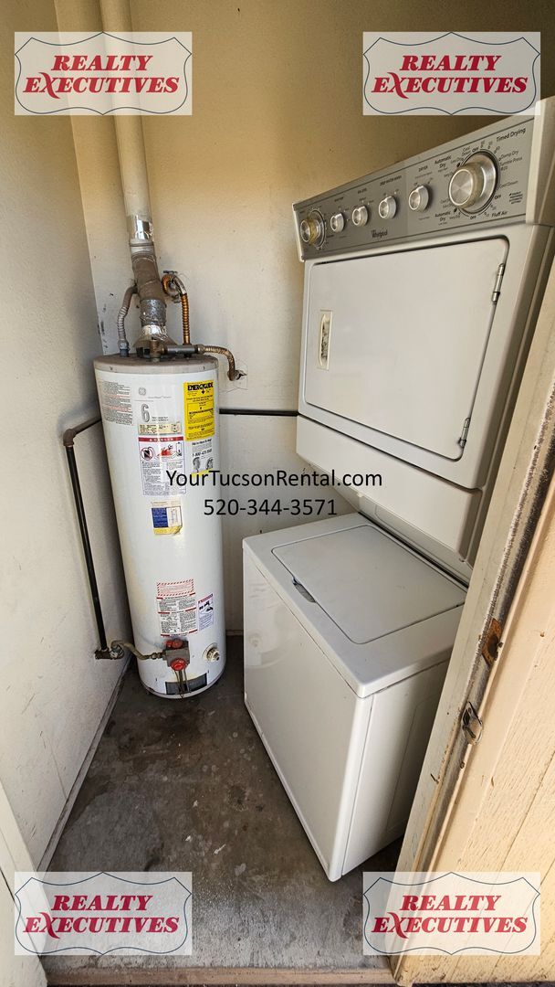 Building Photo - Fort Lowell & Campbell 2/1 - A/C and all appliances