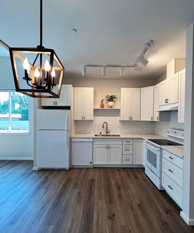 Building Photo - 15606 9th Ave SW