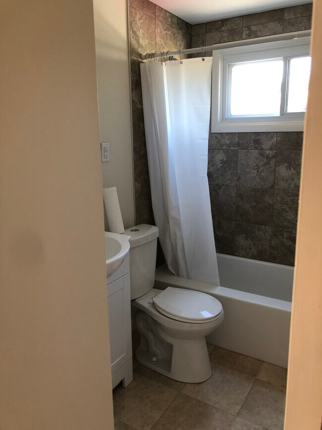 Bathroom - 44 Altruria St
