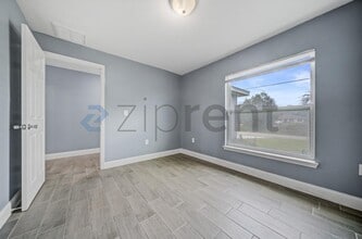 Building Photo - Unit
