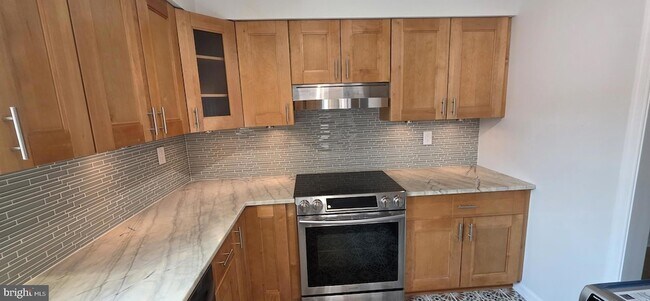 Foto del edificio - 165B Leeds Ct W