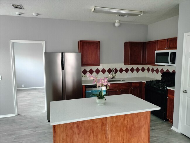 Foto del edificio - 14930 Sugarhollow Dr