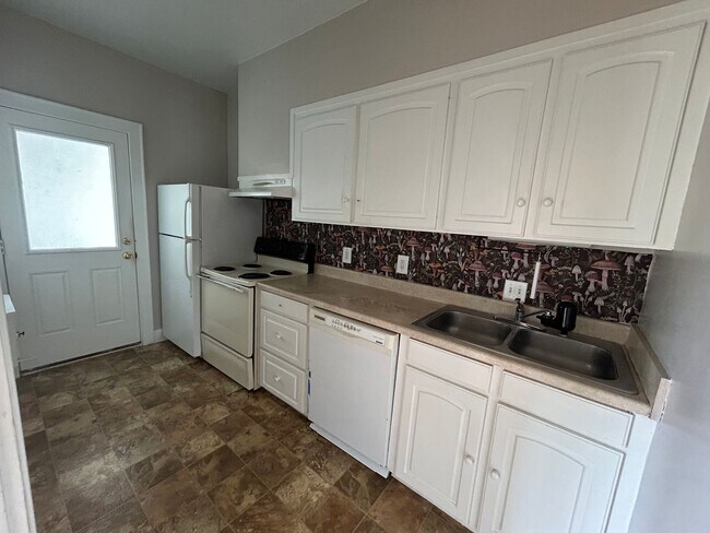 Building Photo - Beautiful Highland 1 Bedroom Apartment
