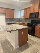 Building Photo - 86 Solano St