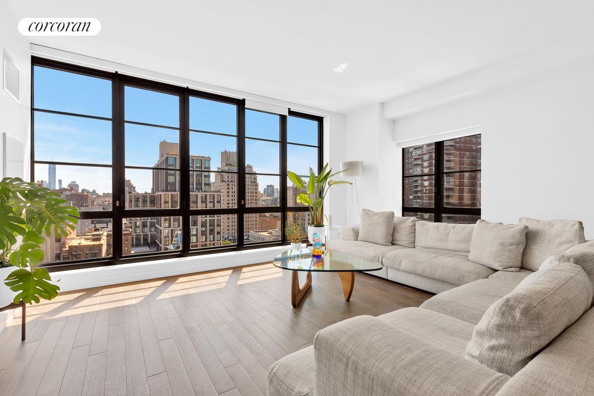 Primary Photo - 261 W 25 St