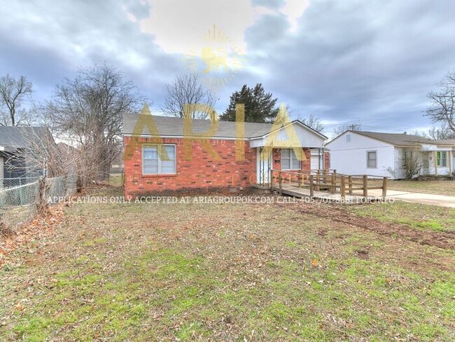 Building Photo - Cozy 2 Bed/1 Bath Single Family Brick Home...