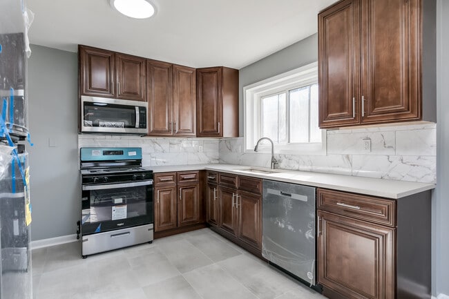 Building Photo - 5843 N Cicero Ave