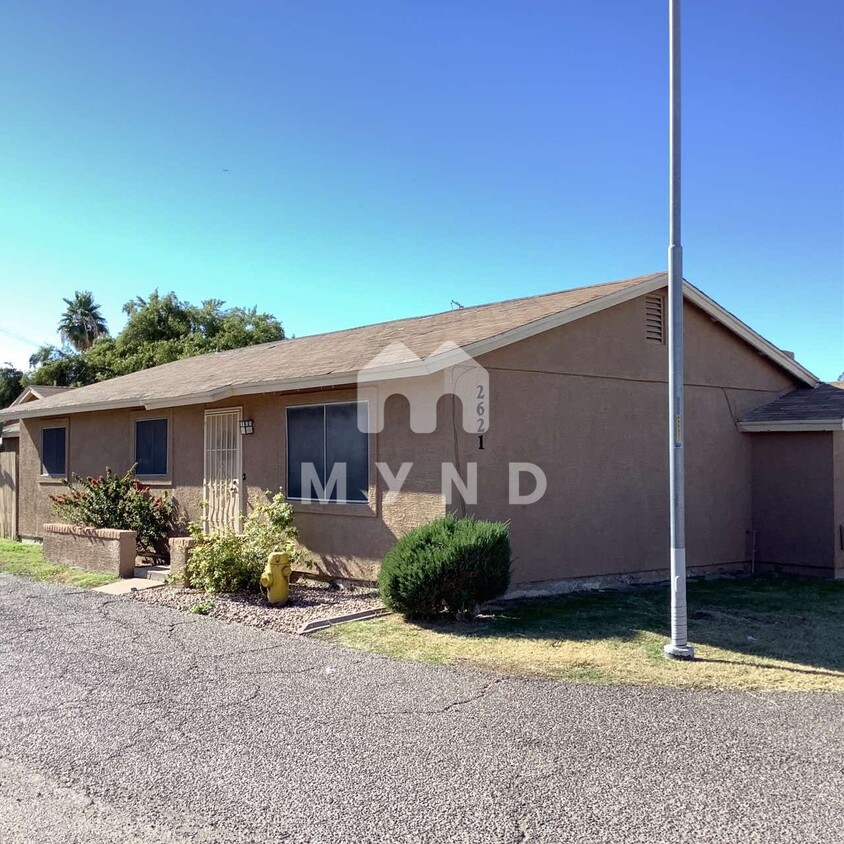 Primary Photo - 2621 E Don Carlos Ave