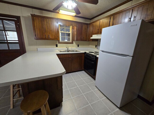 Building Photo - 3/2 One Level Home w/ Spacious, Level Lot!
